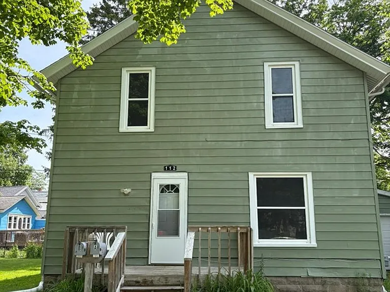 112 N Clinton St — Photo 1