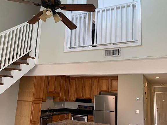 2nd image of 3266 Maplewood Dr APT B
