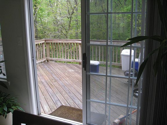 Deck off of kitchen