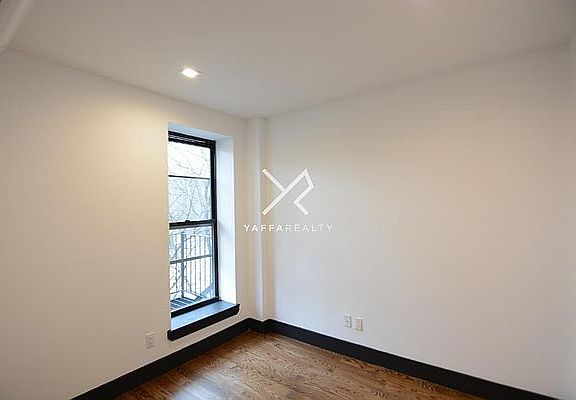 3rd image of 812 Saint Johns Pl APT 3