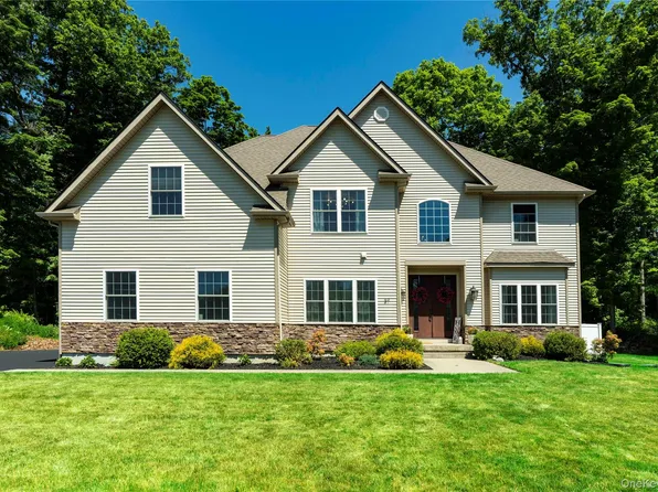 37 Biltmore Drive, Hopewell Junction, NY 12533