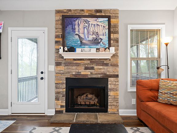 5th image of 1831 Camelot Dr