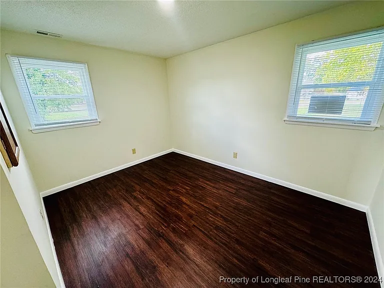 105 E Railroad St — Photo 22
