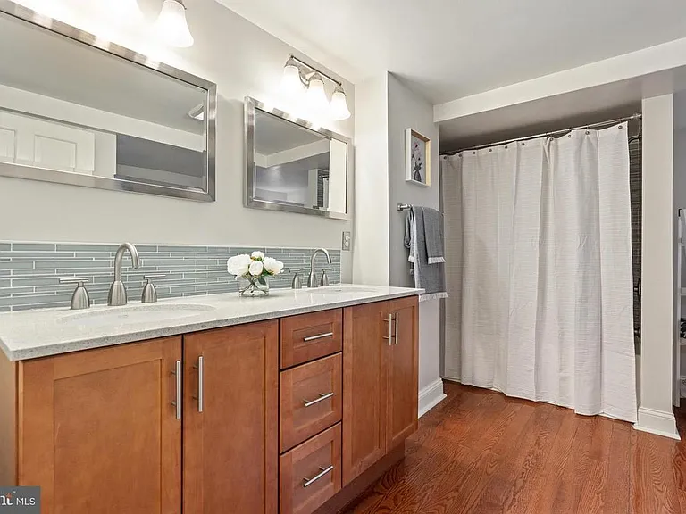 2nd floor bathroom