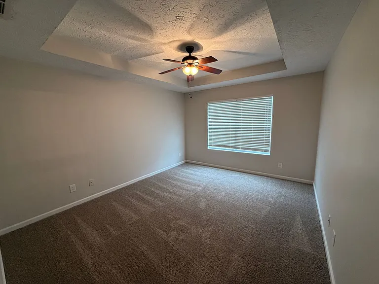 8115 Valley Oak Dr — Photo 11