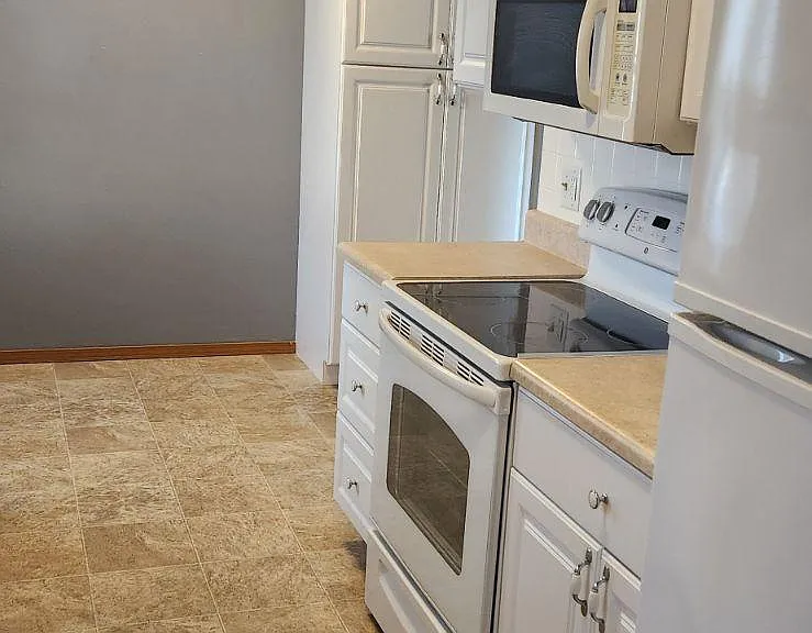 590 Wilson Ave — Photo 9