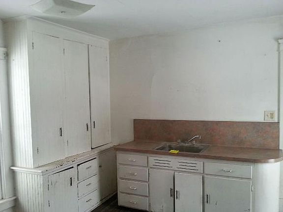 5th image of 702 Shirland Ave