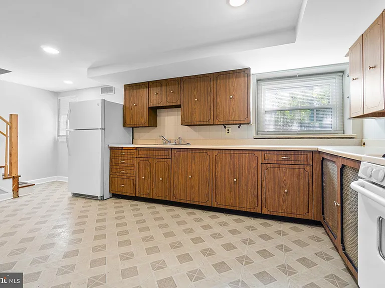 3572 Juneway #1 — Photo 8