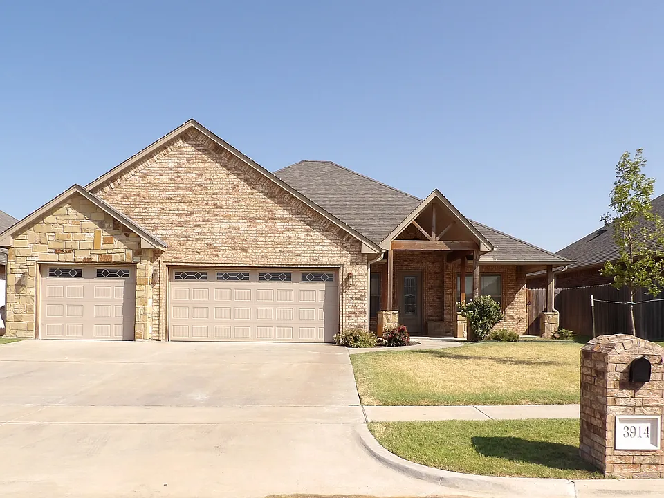3914 NE Realtree Dr