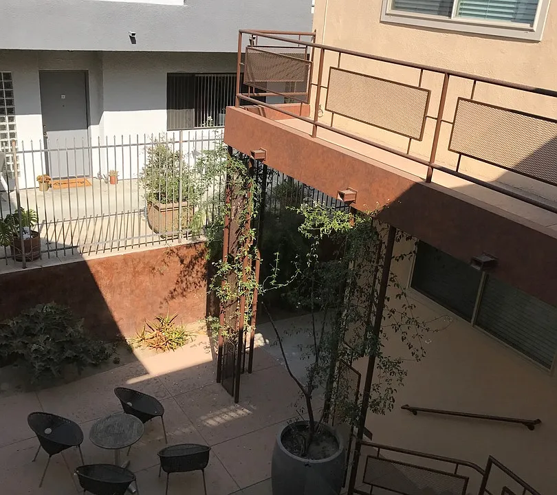 1417 N Curson Ave