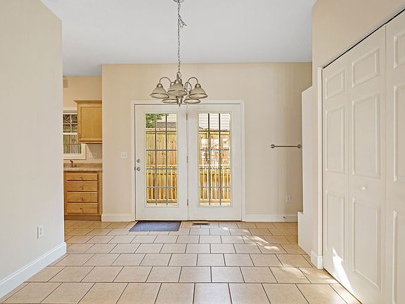 5th image of 36 Winterwind Dr