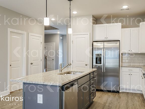 5th image of 3709 Oak Leaf Way Unit F