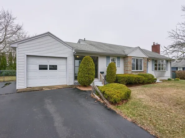 12 Chartier Ln, Southbridge, MA 01550