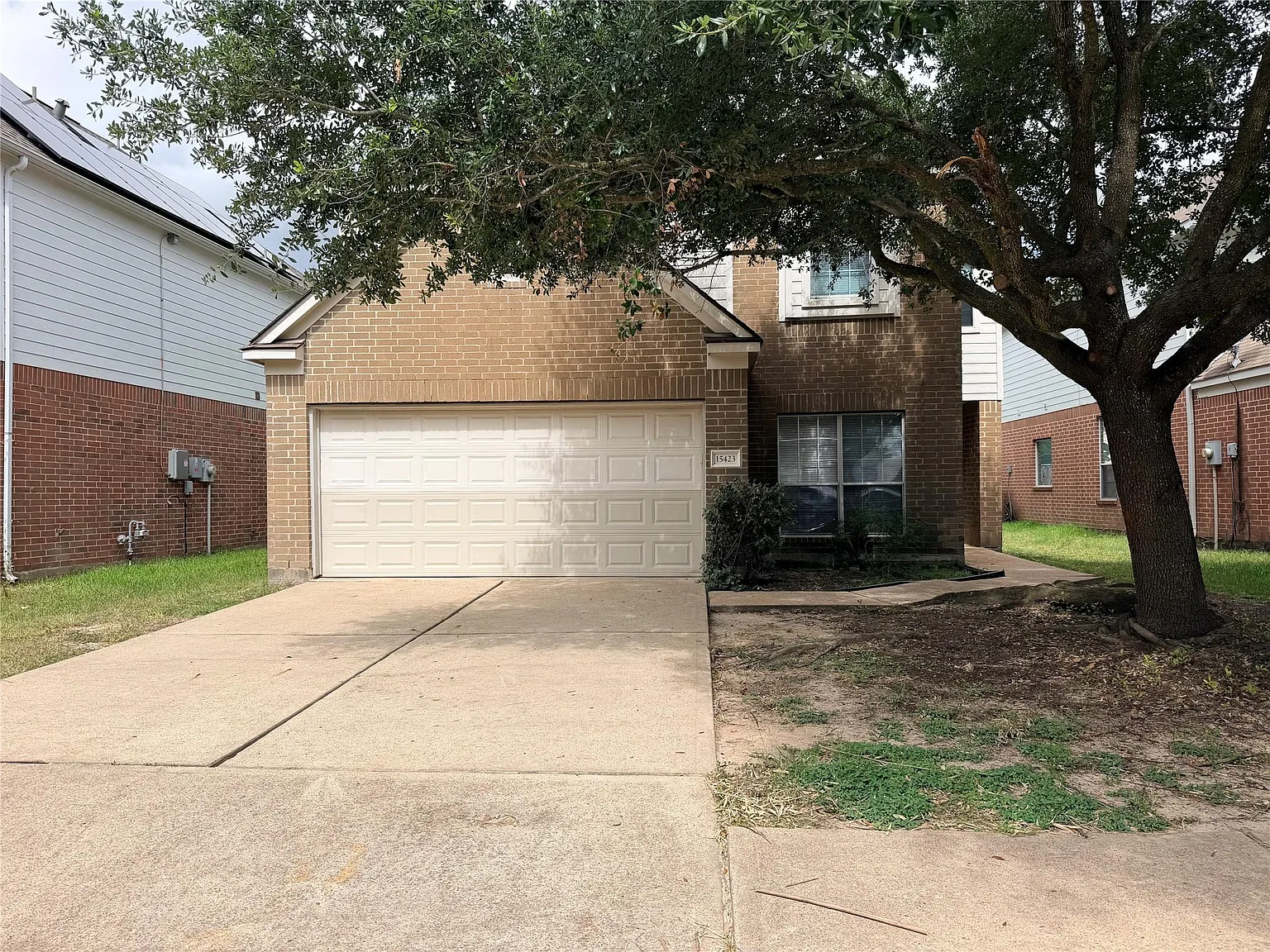 5 bed, 2.5 bath, 2695 sqft, $2,295 — Photo 2
