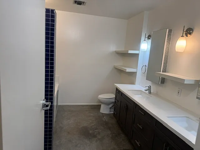 115 W 4th St #3 — Photo 12