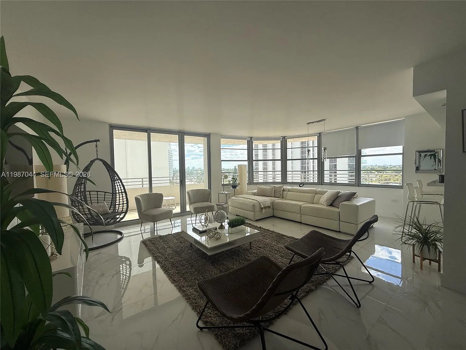 Oceanside Plaza Condo — Photo 3