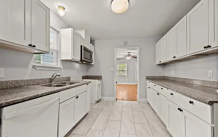 3335 Hollywood St — Photo 3