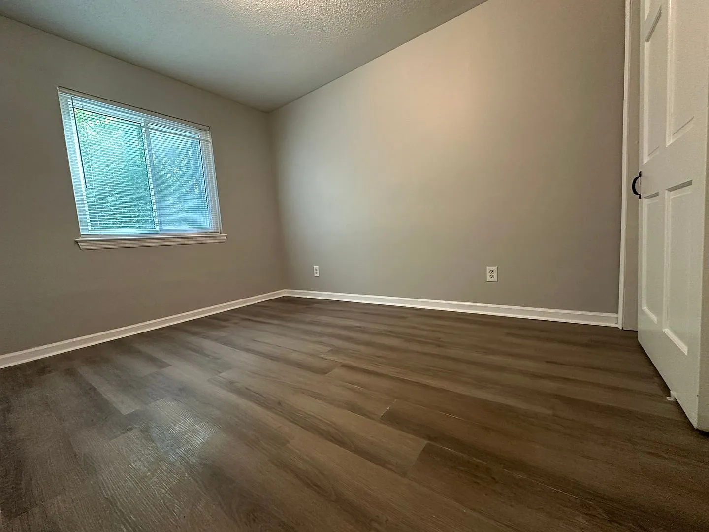 3324 Pinewood — Photo 3