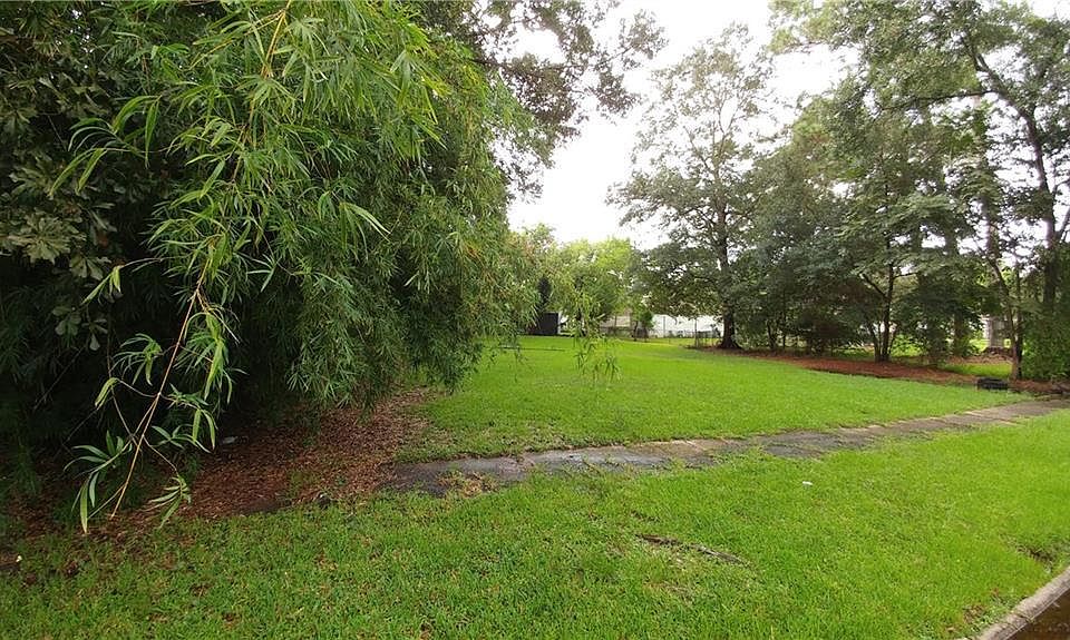 2nd image of 1714 Broadmoor Dr