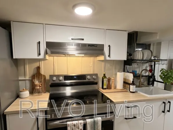 131 Vine St S #4, Saint Catharines, ON L2R 3Y3