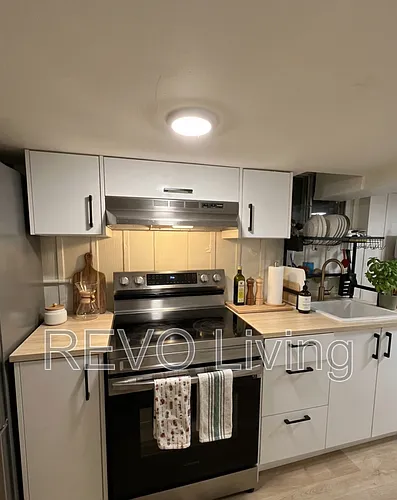 131 Vine St S #4 Photo 1