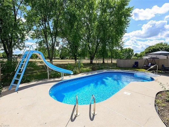 24 Oxford St, Brantford, ON N3R 5C6