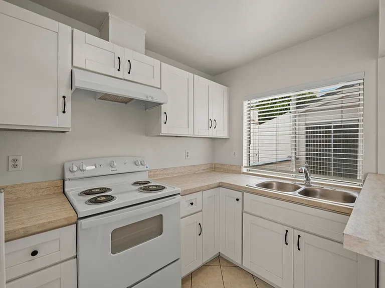 3266 Ashford St #K — Photo 12