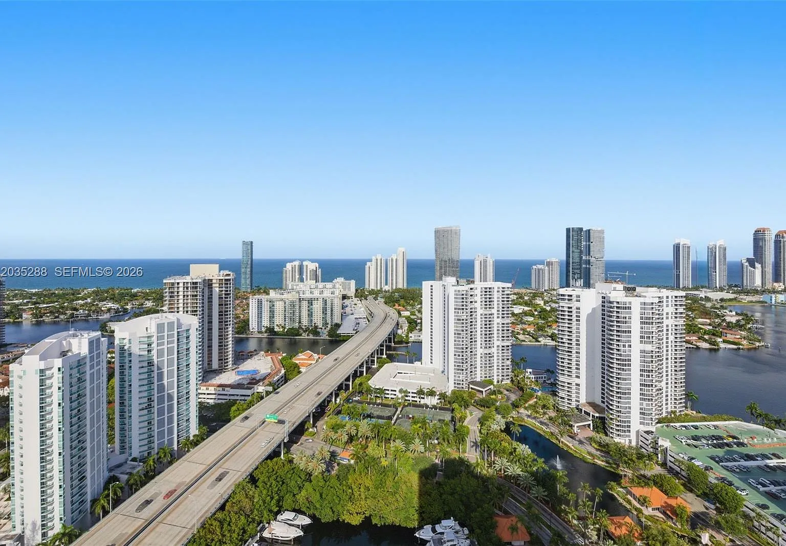 Mystic Pointe Tower 400 C — Photo 2