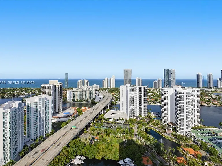 3500 Mystic Pointe Dr #Penthouse 5 — Photo 2