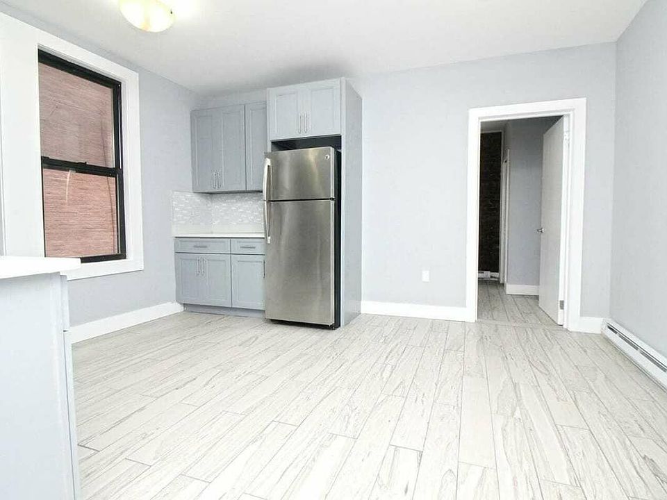 2nd image of 3138 38th St APT 1F