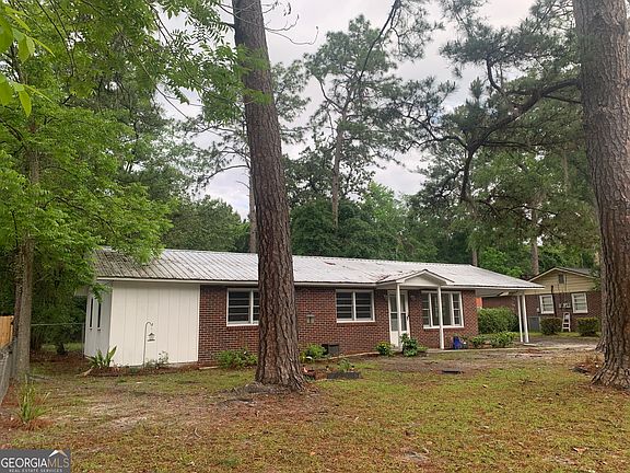 3rd image of 416 Rogers Rd