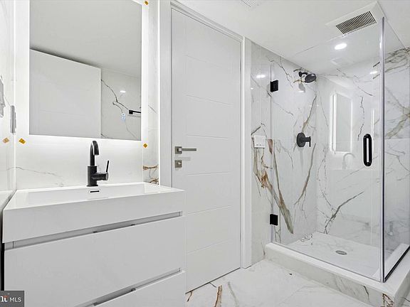5th image of 1843 Hartranft St APT B102