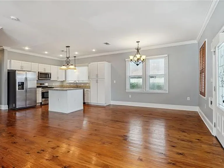 7922 Colapissa St — Photo 4