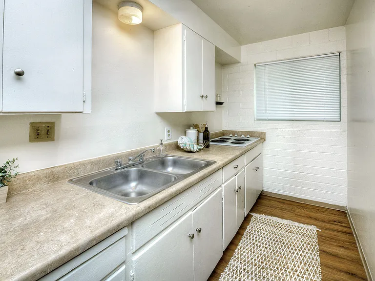 Lofts $900-$1000