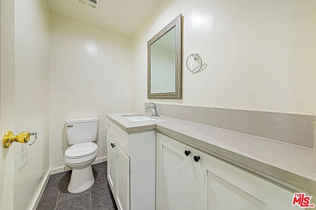 1 bed, 2.0 bath, 850 sqft, $2,100 — Photo 4