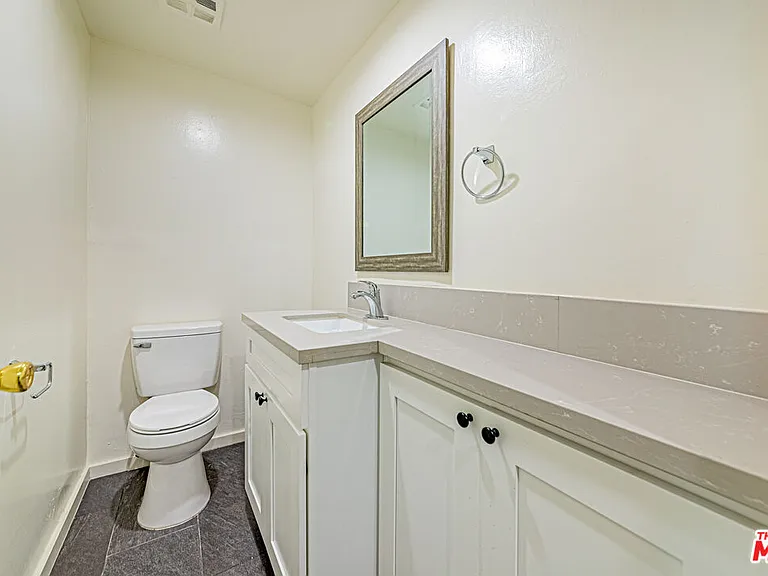 933 S Manhattan Pl — Photo 4