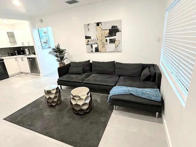 1215 NE 15th Ave #3 — Photo 4