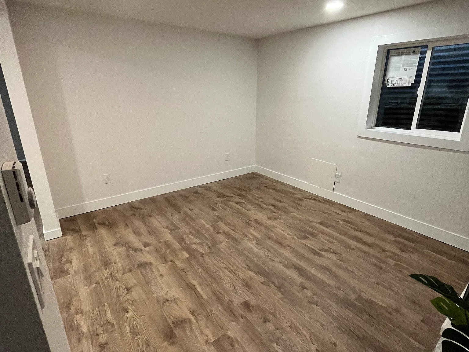 3 bed, 950 sqft, $1,680 — Photo 3
