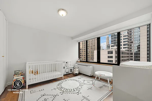 Rented by Coldwell Banker Warburg | media 12