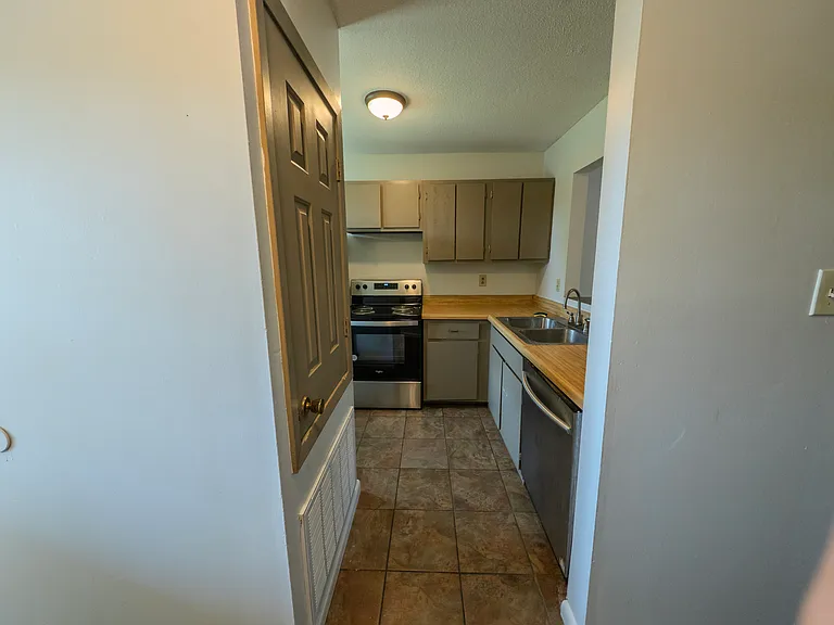 707 Walker Rd — Photo 14