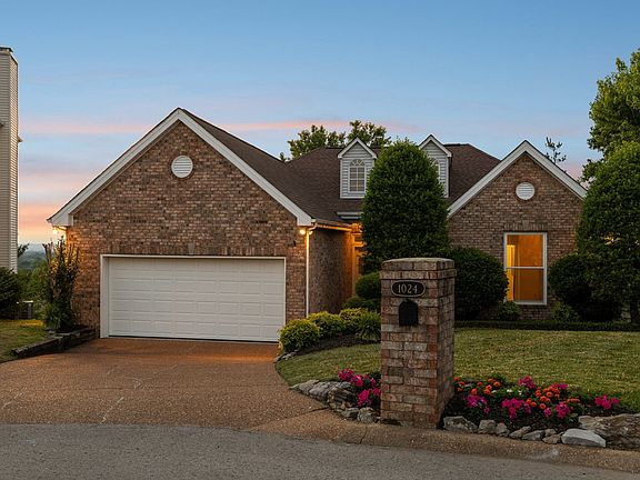 3rd image of 1024 N Clubhouse Ct