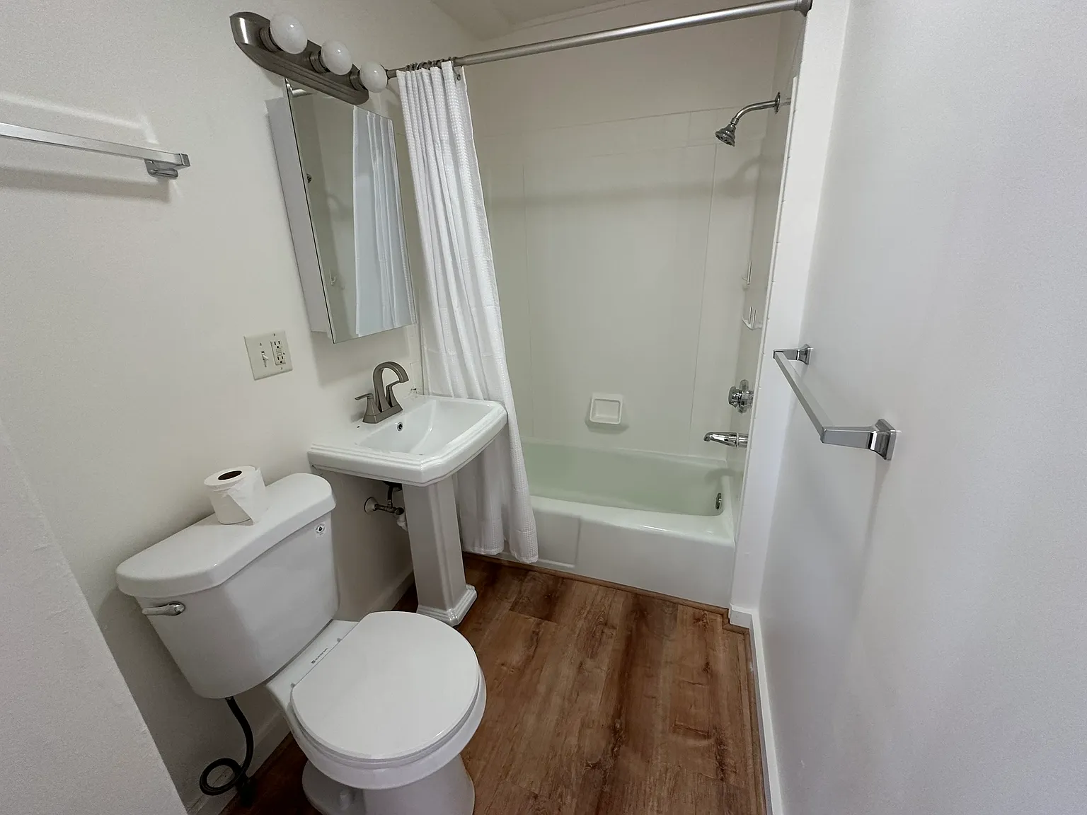 1 bed, 350 sqft, $1,600 — Photo 2