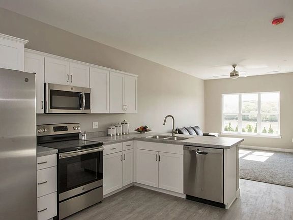 4th image of 570 1st Ave Unit 302