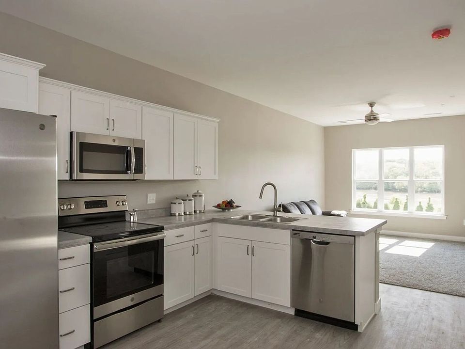 1st image of 570 1st Ave Unit 206