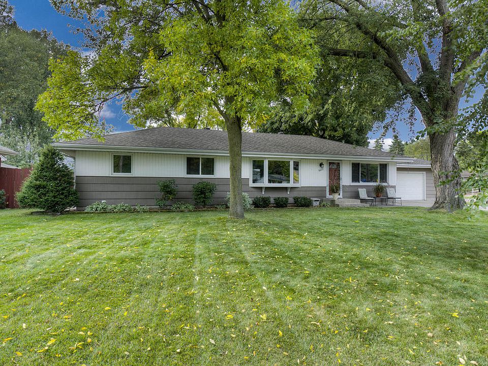 PRIVATE SHOWING: 9522229000