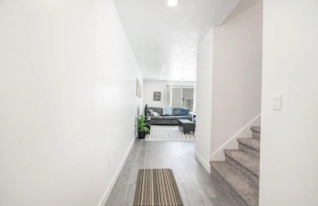 4 bed, 2.5 bath, 1635 sqft, $1,900 — Photo 2