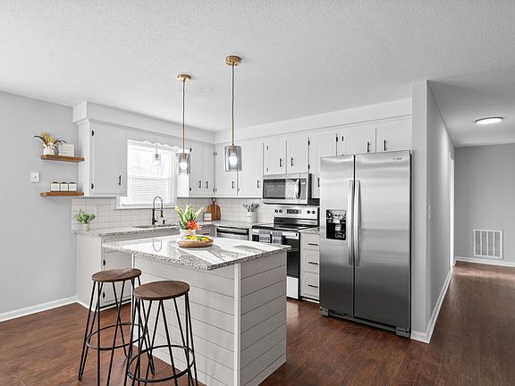 4th image of 405 Helton Dr
