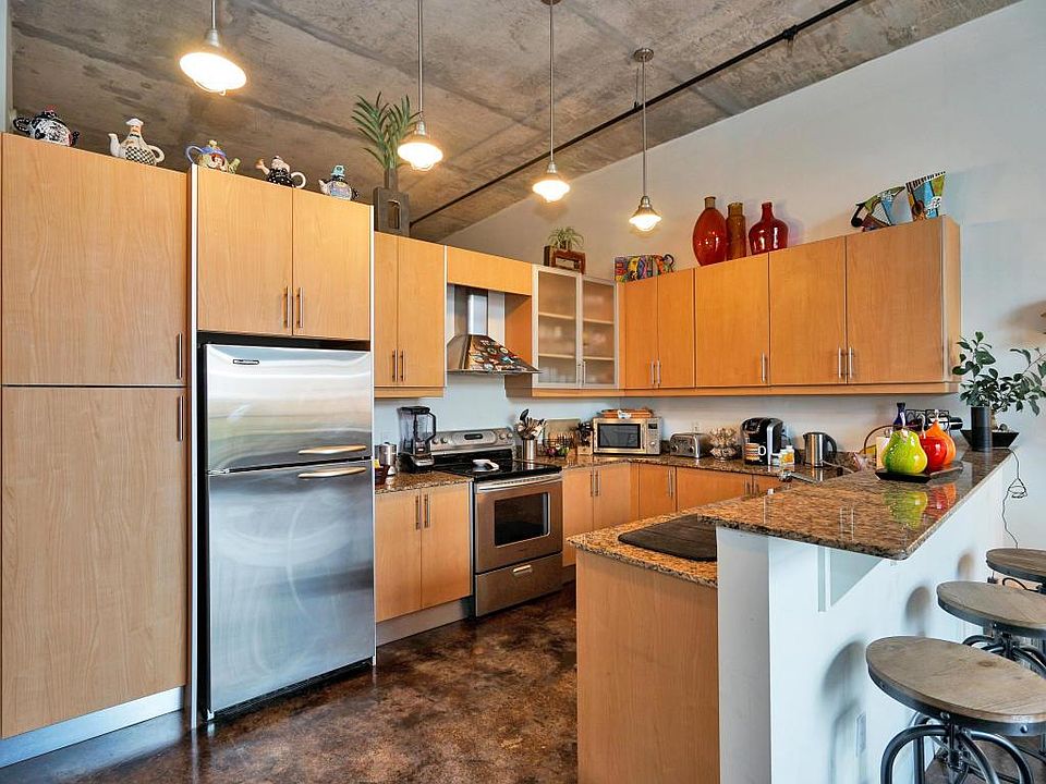 1st image of 180 NE 4th Ave APT 404