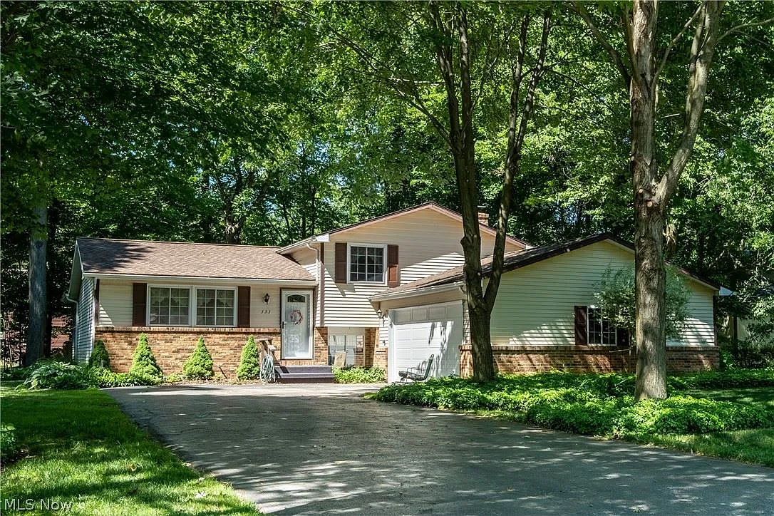 333 Sawmill Dr photo 1