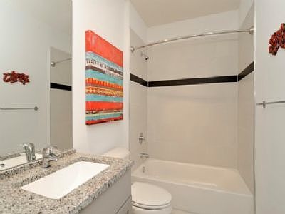 5th image of 1811 W Argyle St APT 1A
